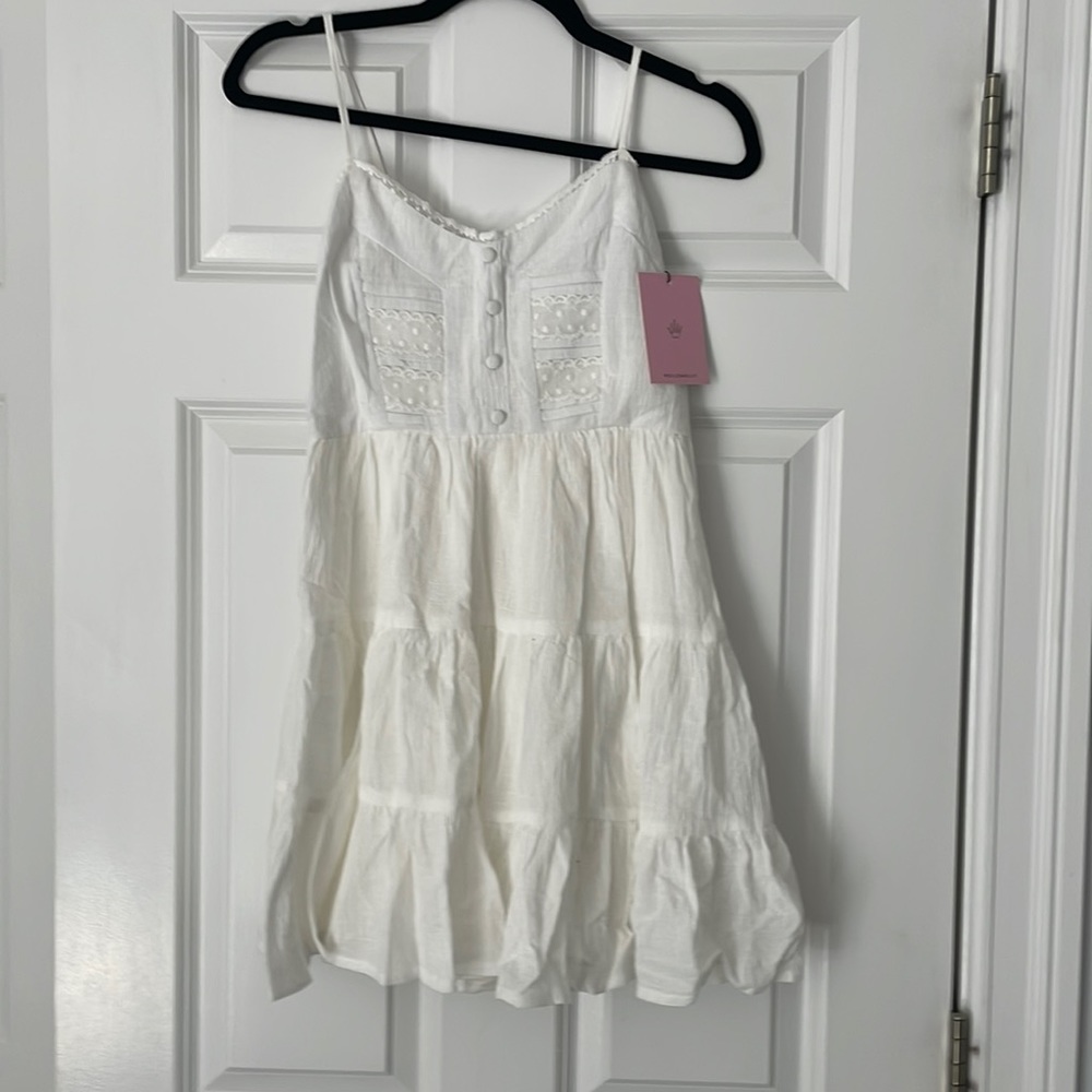 Brides to be! Perfect mini white dress for pre wedding events